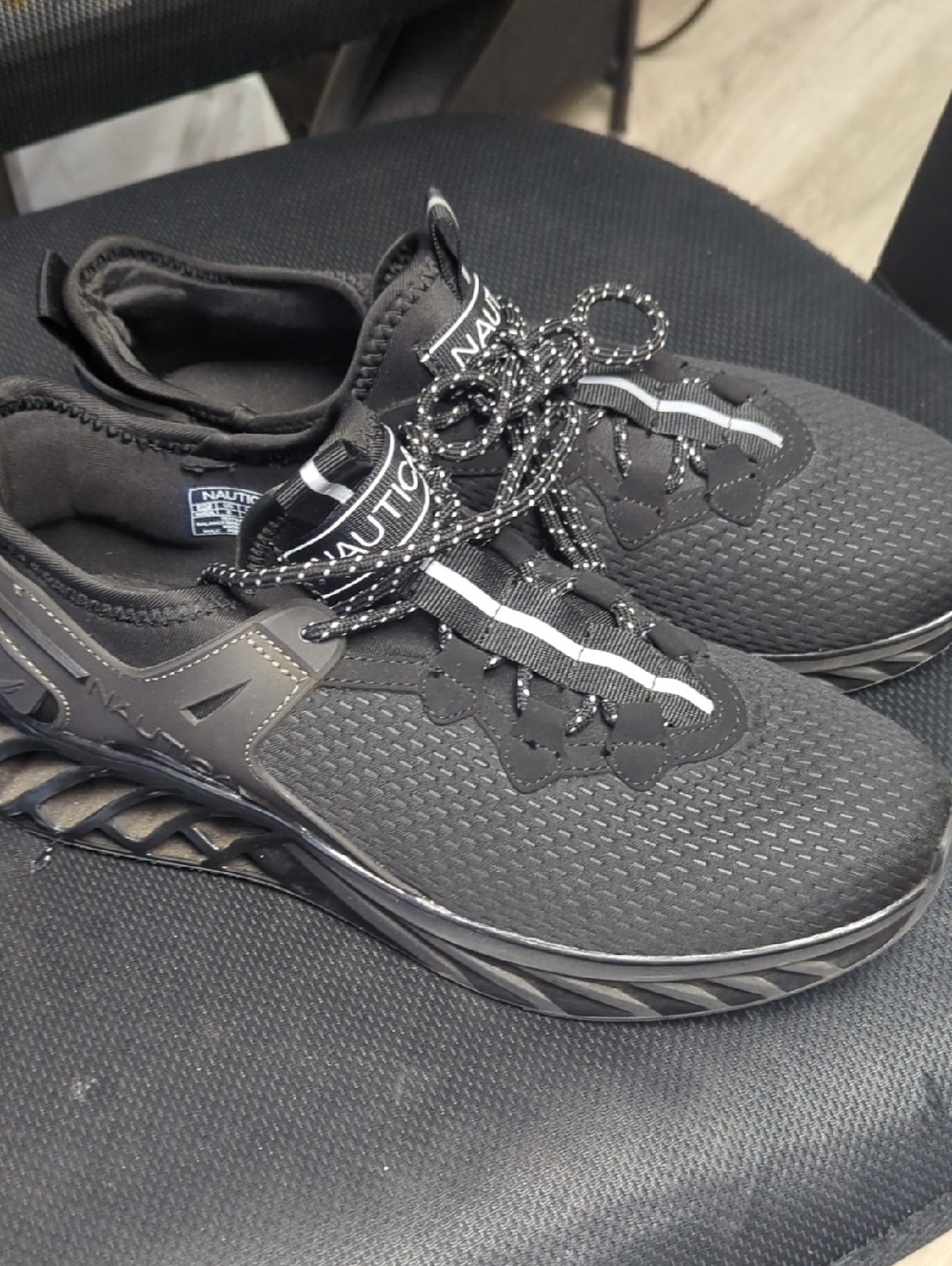 Nautica Men's Black and White Lightweight Athletic Sneakers